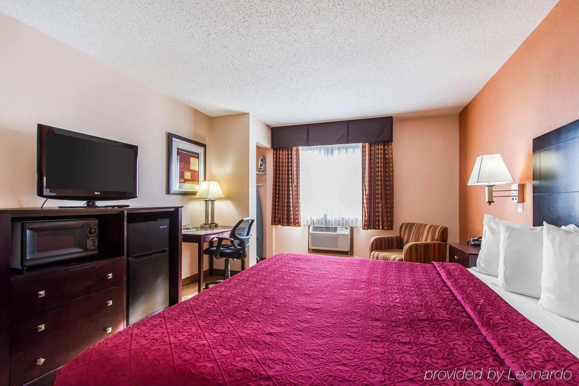 Quality Inn & Suites Ottumwa North Exterior foto
